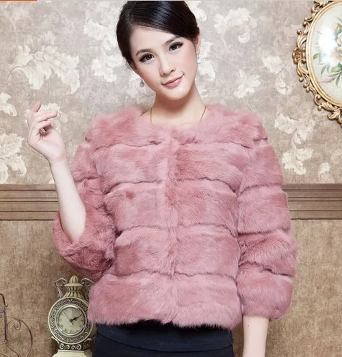 Женская короткая куртка из натурального кроличьего меха с круглым вырезом и