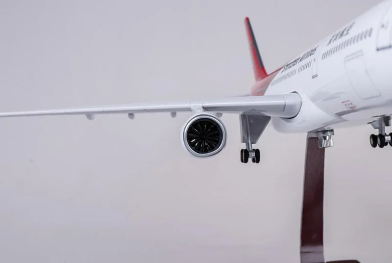 47 см 1/135 масштаб Шэньчжэнь авиалиний красный и белый Airbus A330 модель самолета Airway W база колеса огни смолы самолет игрушка Коллекция