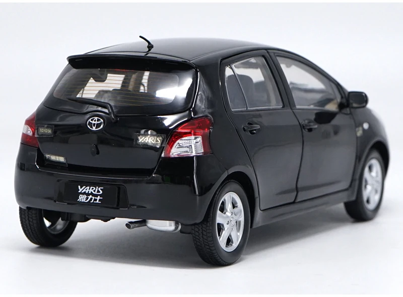 1:18 TOYOTA YARIS литая модель автомобиля игрушки для детей подарок на день рождения Оригинальная Заводская коробка
