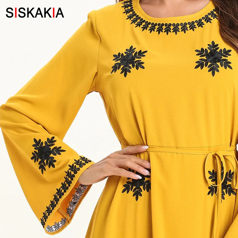 Женское платье с вышивкой Siskakia длинное желтого цвета круглым вырезом и снежинкой