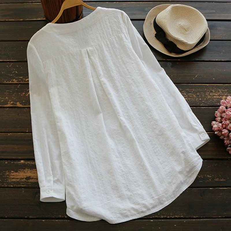 Женская кружевная блузка с цветочной вышивкой длинная белая v-образным вырезом и