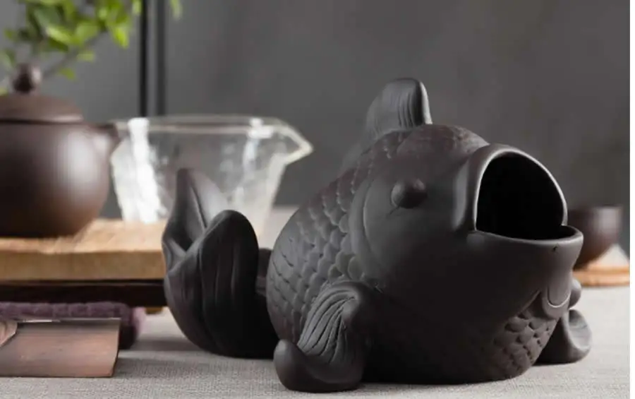 Fun retro goldfish shape purple sand ashtray Creative fish model ceramic ashtray bar shop decoration