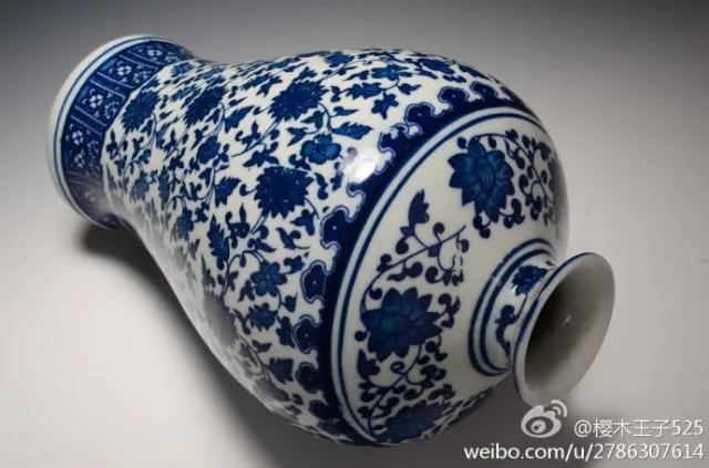 Изысканная архаизированная китайская сине-белая фарфоровая ваза для домашнего