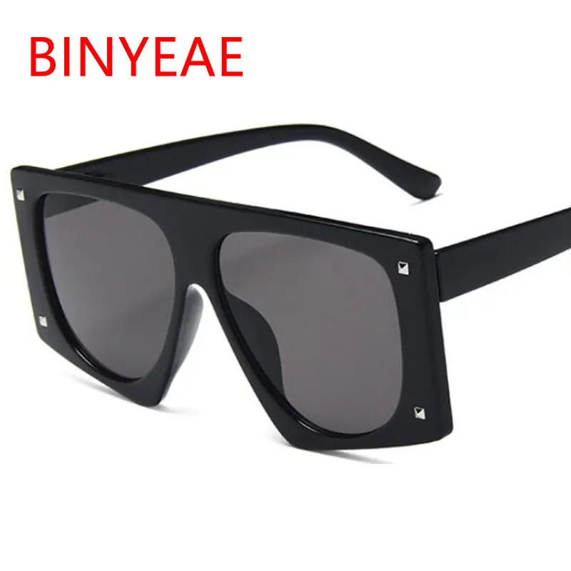 Пикантном квадратном крупные сонечные очки заклепки оттенки 2020 пластик с