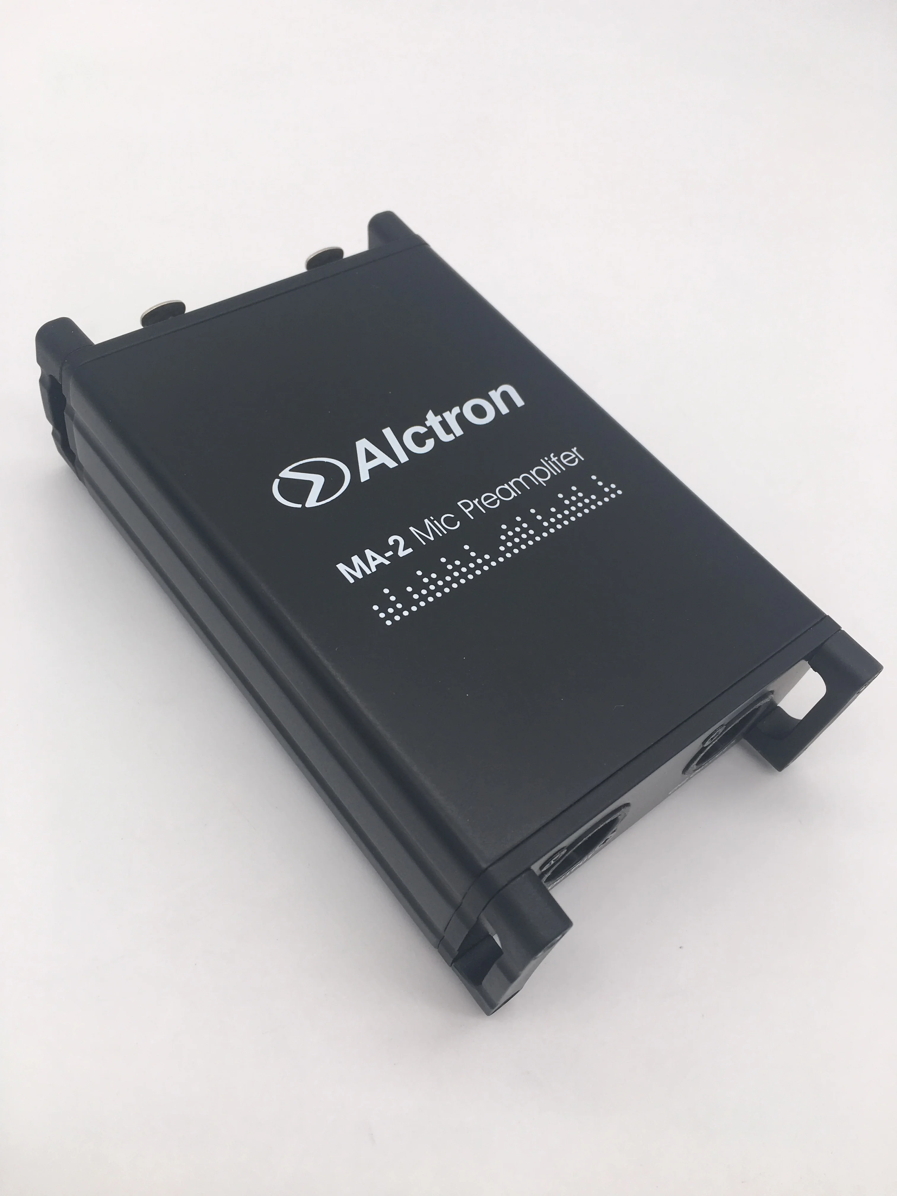 Профессиональный двухканальный микрофонный усилитель Alctron MA 2 динамический и