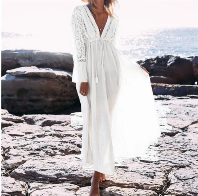 Женское длинное платье туника Boho белое хлопковое с глубоким треугольным вырезом