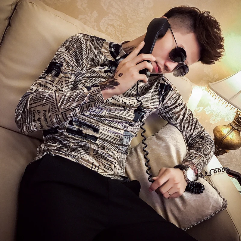 Мужская футболка с принтом газет повседневная Приталенная высоким воротником