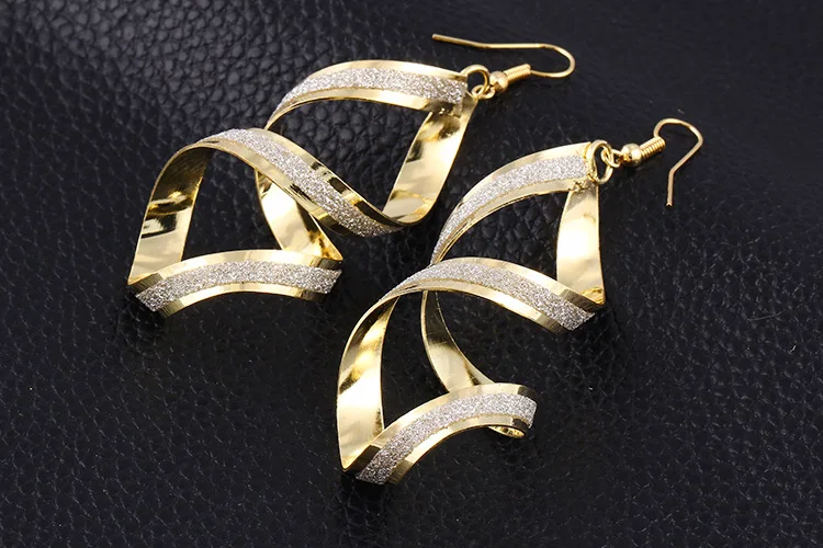 Длинные серьги с блестящим искажением Вращающиеся Серьги капли для женщин