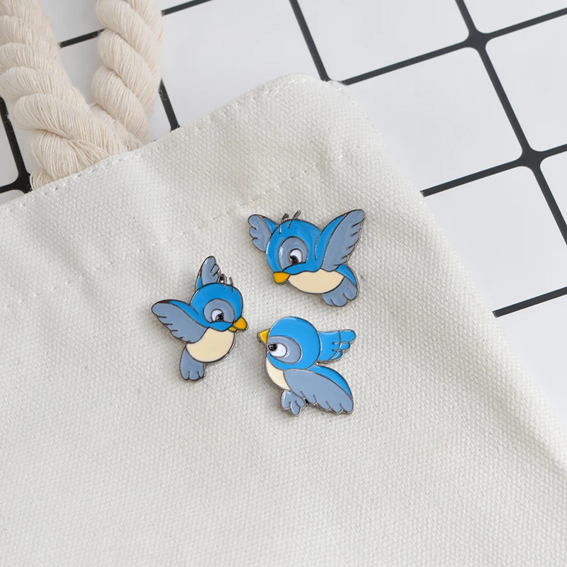 

3pcs/set Blue bird Enamel Brooches Cartoon flying fledgling Animal pin Denim clothes bag Shirt Button Badge Jewelry Gift for Kid