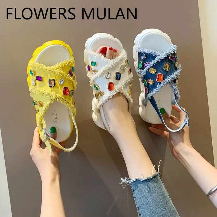 Дизайнерские новые женские сандалии из джинсовой ткани с перекрестной пряжкой