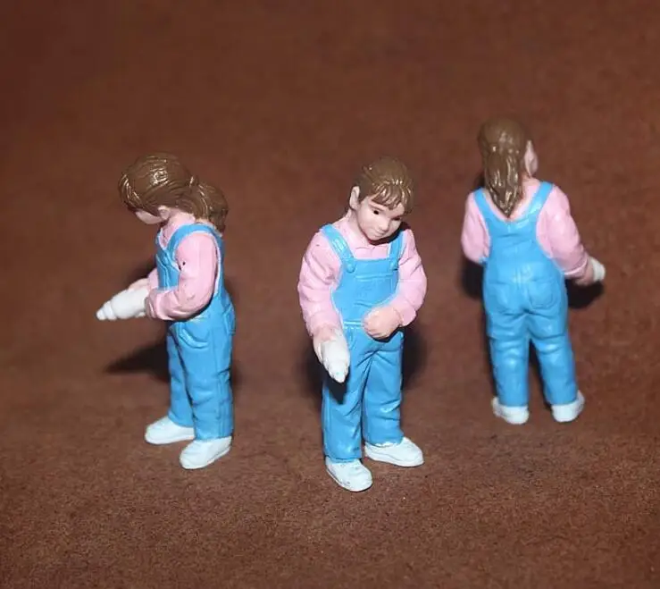 5pcs/lot high simulation model toy 5.5cm girl holding a baby bottle girls toys birthday gift home decoration | Игрушки и хобби