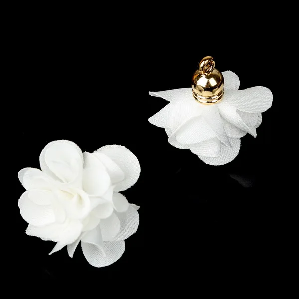 White 10 шт./лот, модные подвески в виде цветов 3 см, кисточки/кисти, подходят для ручной работы, серьги/брелок/сумка, аксессуары для ювелирных изделий, изготовление ювелирных изделий - Цвет: White