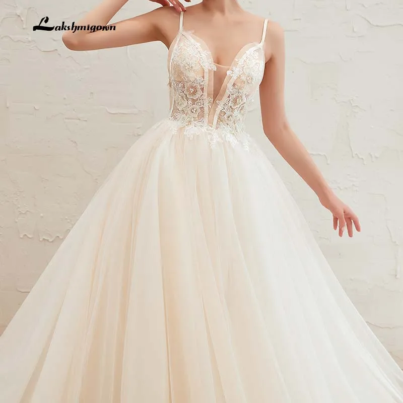 Женское свадебное платье на тонких бретельках с V-образным вырезом | Свадьбы и