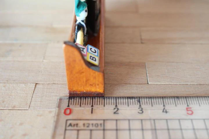 

G10-X088 children baby gift Toy 1:12 Dollhouse mini Furniture Miniature rement accessories bookshelf with doll 1pcs