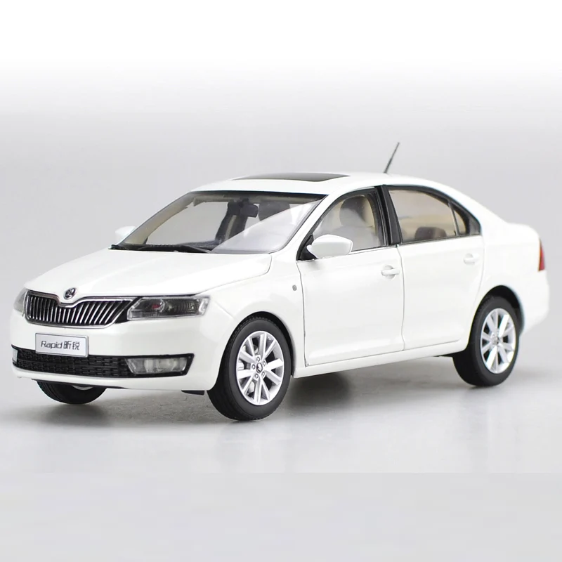 1:18 литая под давлением модель для Skoda Rapid Седан сплав игрушечный автомобиль миниатюрная коллекция Gitfs