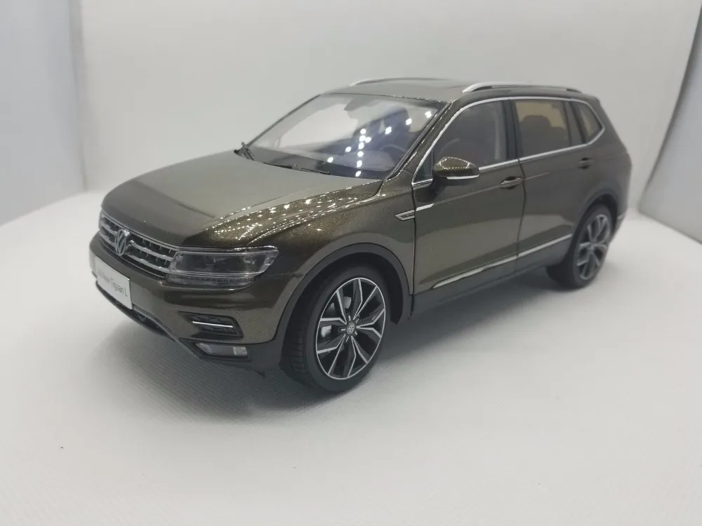 Модель литая в масштабе 1:18 для Volkswagen VW Tiguan L 2017 коричневый игрушечный автомобиль