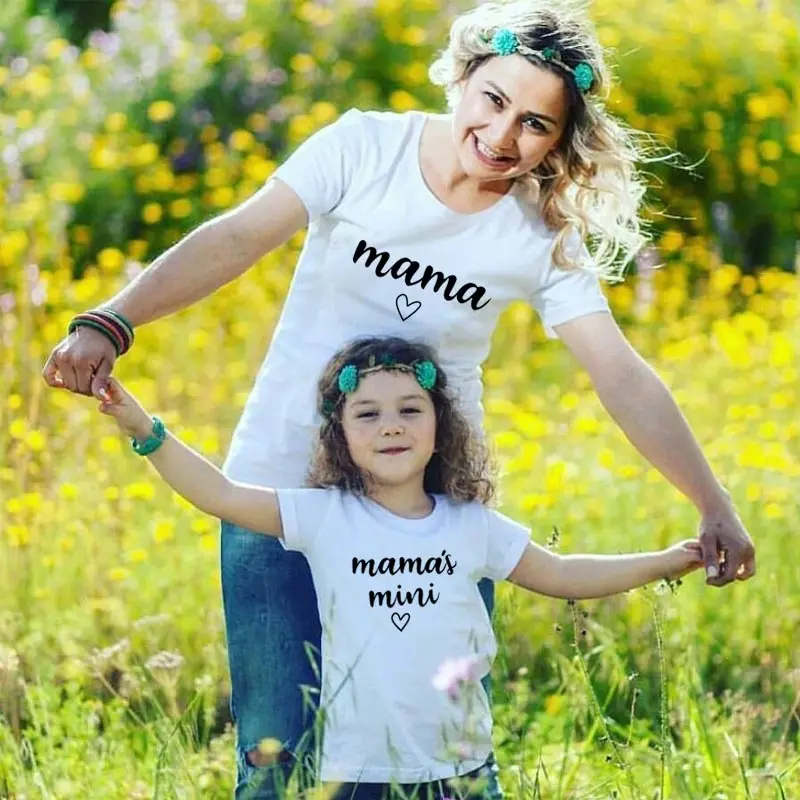 Модная футболка для мамы и дочки mini me одинаковые наряды одежда ребенка белая всей