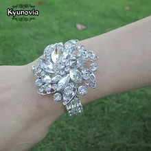 Kyunovia Luxury Rhinestone Prom Wrist flower Pearl  Bridesmaid  Bracelet Crystal Wedding Wrist Corsage Brooch Corsage D87