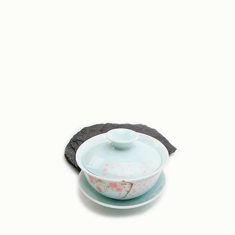 

130ml Handpainted Lotus Gaiwan Jingdezhen Ceramic Tea Cup Bowl Tureen Kung Fu Tea Set Puer Tea Maker Coffee Water Drinkware