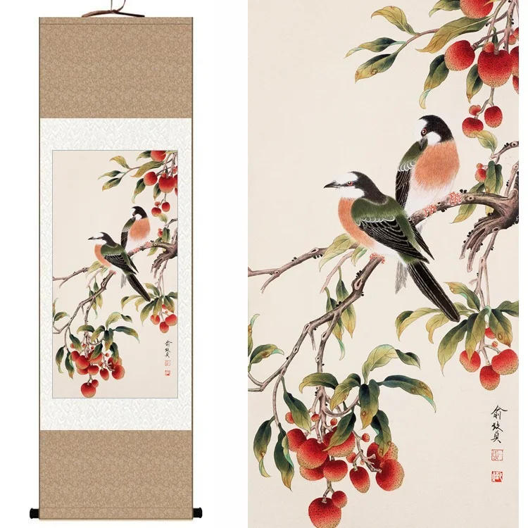 Картина на холсте в раме с изображением китайского шелкового акварельного цветка и птицы "Ориол" на фоне деревьев личи и личи.