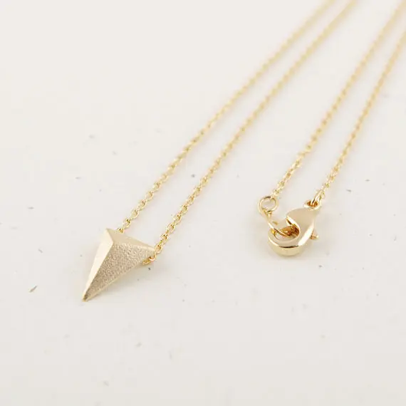 

Fashion Triangular Pendant Quadrihedron Necklace Three Color Optional