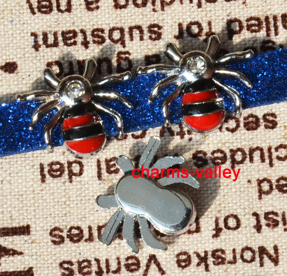 Бесплатная доставка 10 шт. 8 мм эмаль паук слайд амулеты буквы подходят ремни