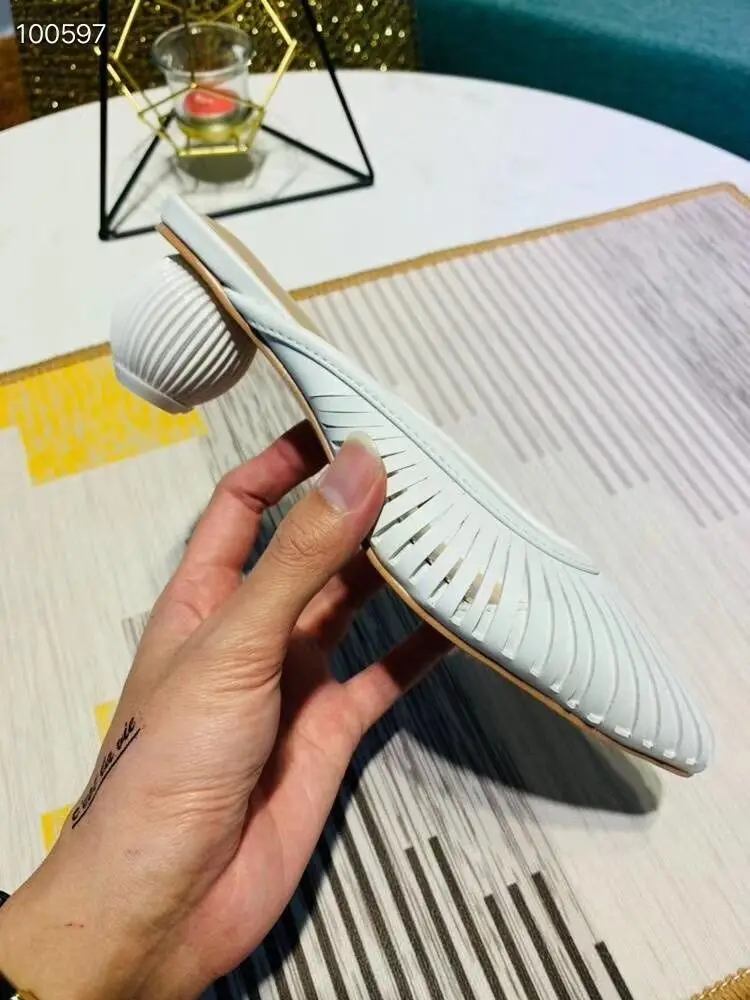 Женские прозрачные шлепанцы летние туфли на каблуке с заостренным носком и