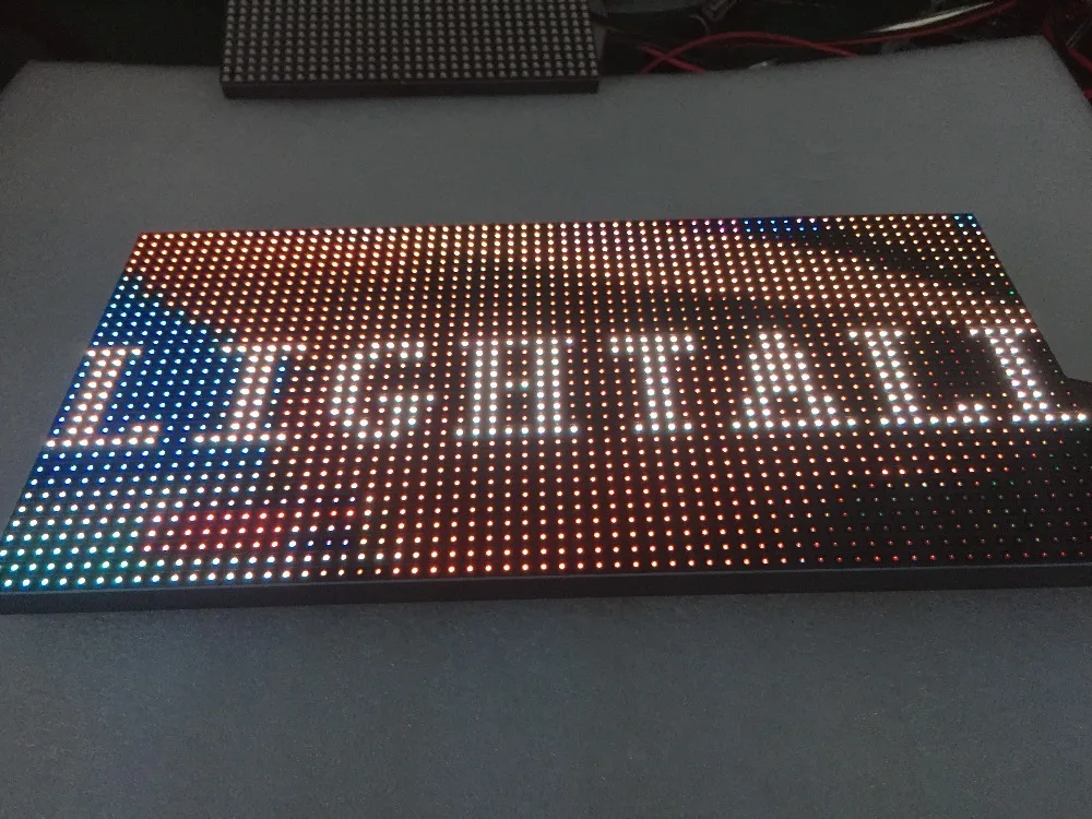 64x32 пикселя RGB P7.62 Внутренний светодиодный модуль видеостена 488x244 мм ная