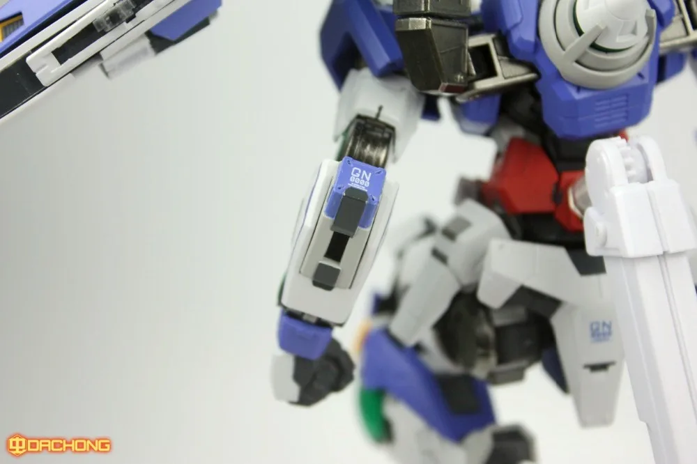 Модельные фанаты MB moshow KungFuModel WARRIORTOYS gundam OOQ Quanta высокого качества содержат светодиодная световая игрушка фигурка