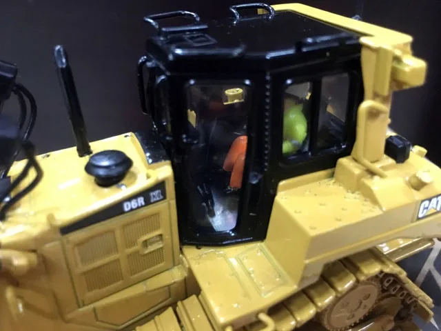 Гусеничный трактор гусеничного типа Cat D6R XL 1:50 металлическая модель от бренд Diecast Masters DM85910