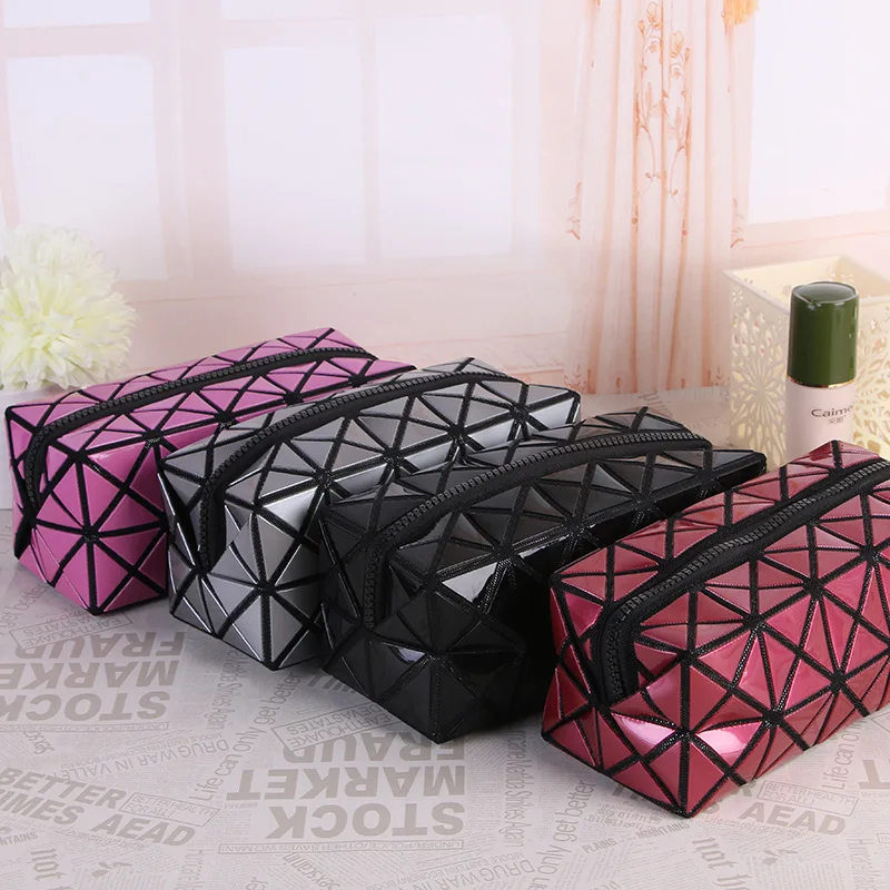 Модная женская косметичка на молнии с геометрическим рисунком кожаная лазерной