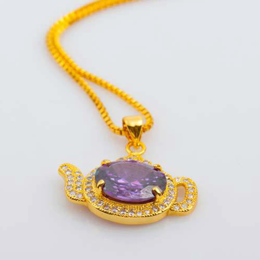 Фиолетовая подвеска в виде чайника позолоченная цепочка желтого цвета