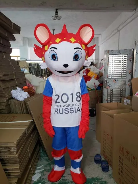 Костюм талисман с изображением волка на русском чемпионате мира по футболу 2018