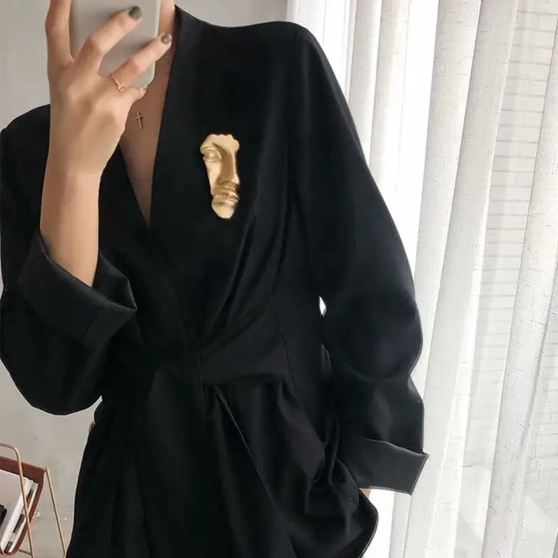 Женская винтажная металлическая брошь AOMU золотистая в форме абстрактной маски