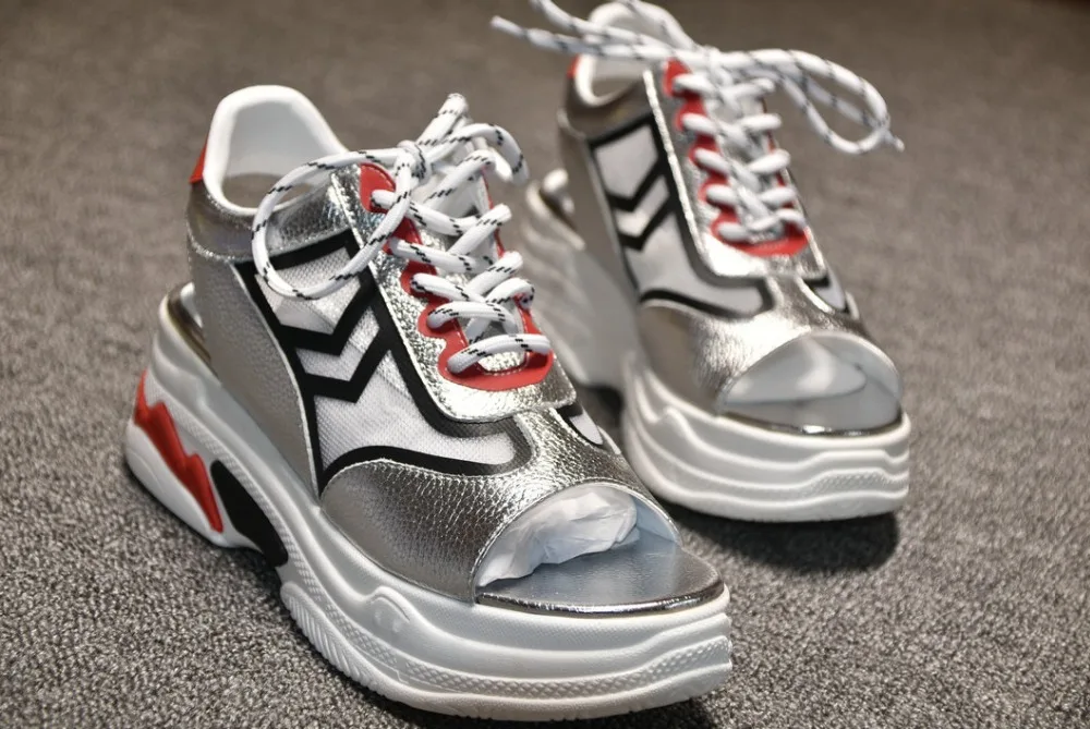 Женские сандалии-гладиаторы на толстой подошве с открытым носком шнуровке