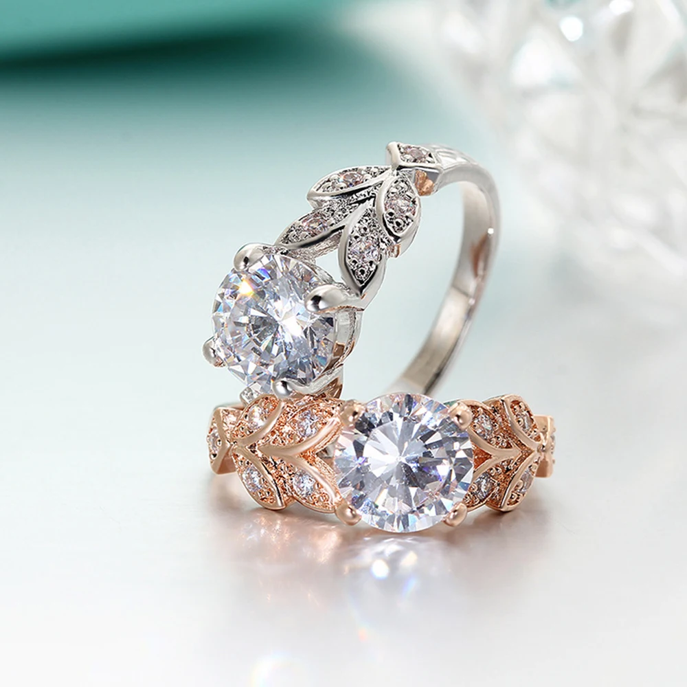 Женское серебряное кольцо с кристаллами обручальное золотым кубическим