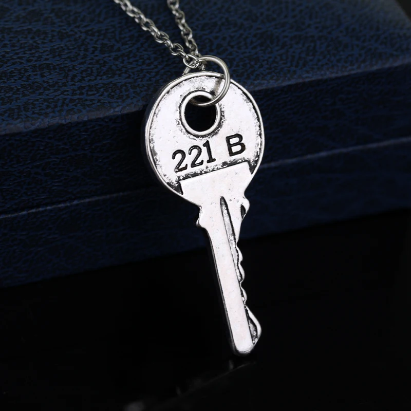 Бесплатная доставка 221B Шерлок Холмс проживания Giving Бейкер стрит ключ кулон Макси