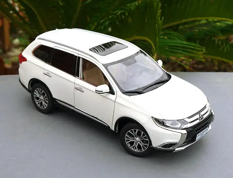 1:18 OUTLANDER SUV передовая модель автомобиля из сплава, литая металлическая модель игрушечного автомобиля, высококачественная коллекционная модель