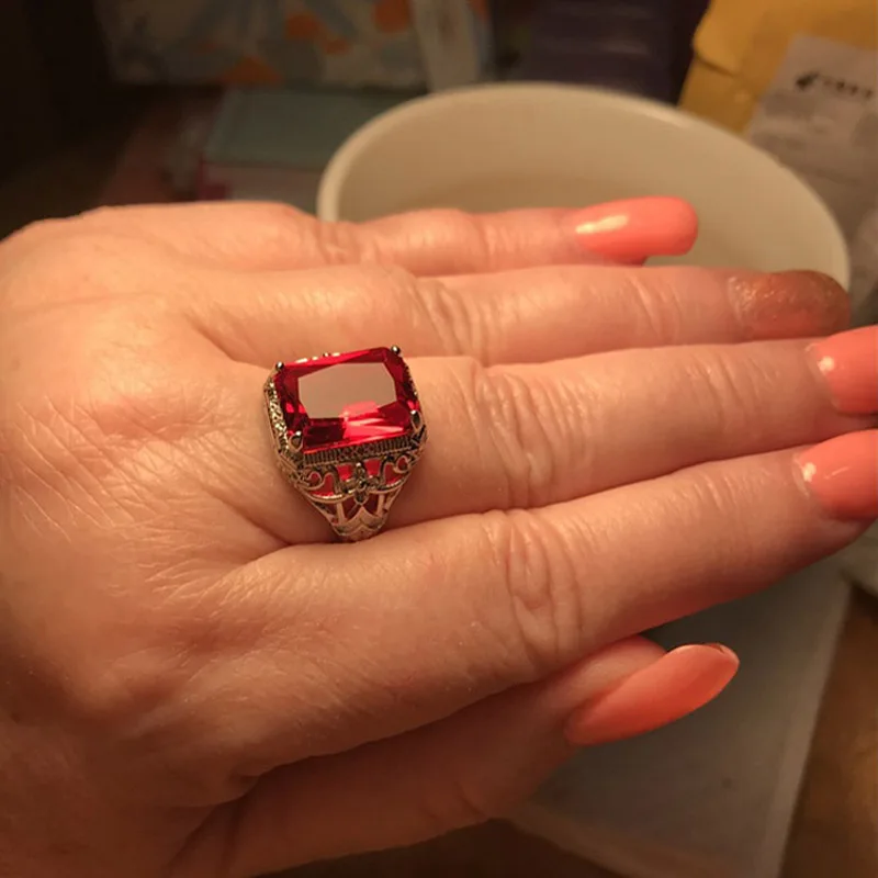 Женское кольцо из серебра 925 пробы с крупными красными камнями | Украшения и