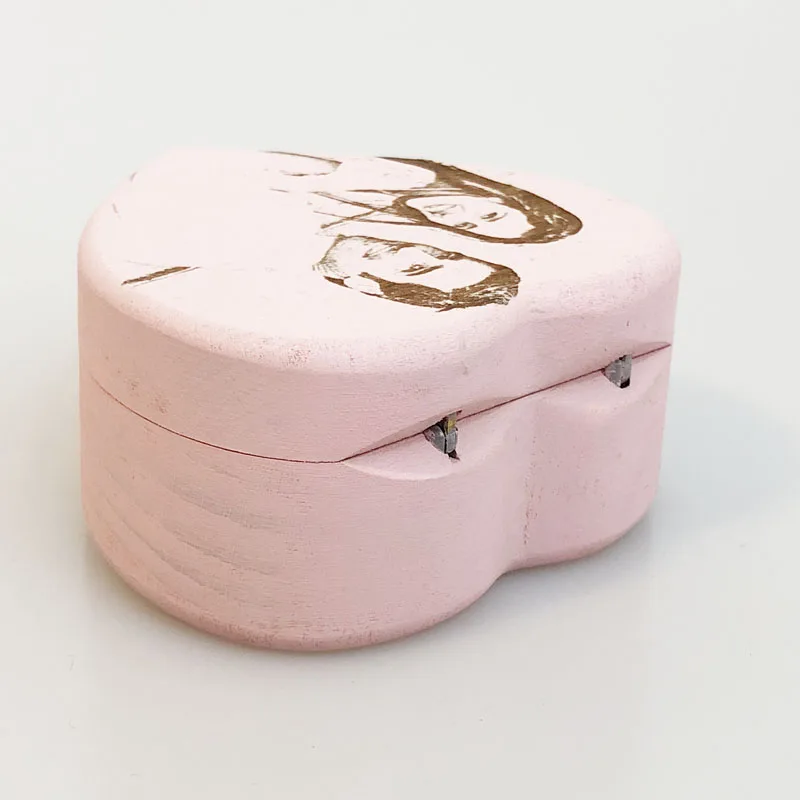 Музыкальная шкатулка ручной работы с изображением сердца деревянная