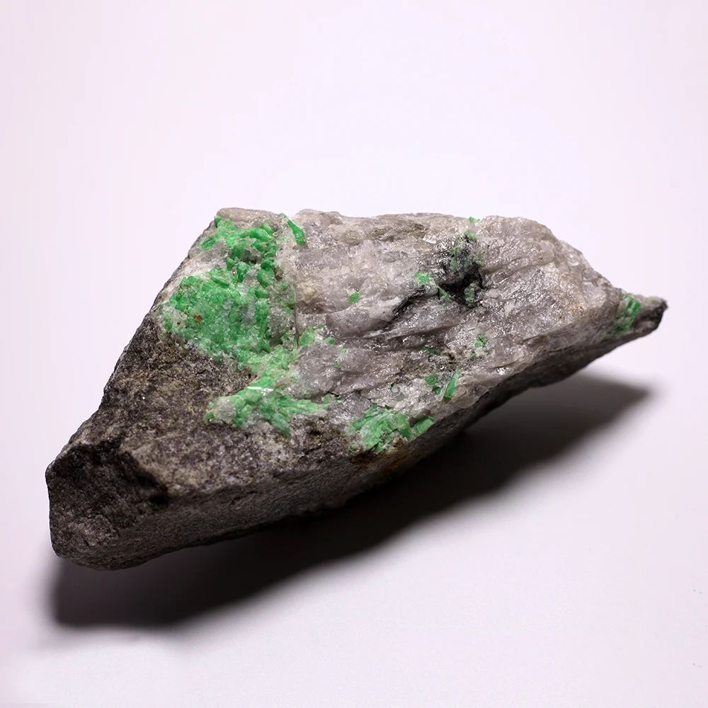 600 г натуральный Камни и минералов рок изумрудно-зеленый симбиоз с кварцевый драгоценный камень руды образцов