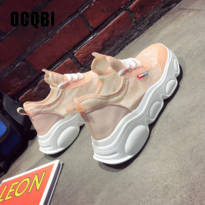 Женские кроссовки на плоской подошве Модные дышащие шнурках белого и розового