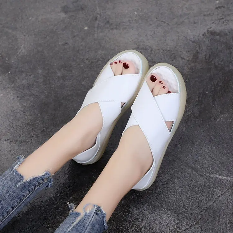 Сандалии женские кожаные на плоской подошве с открытым носком|Боссоножки и