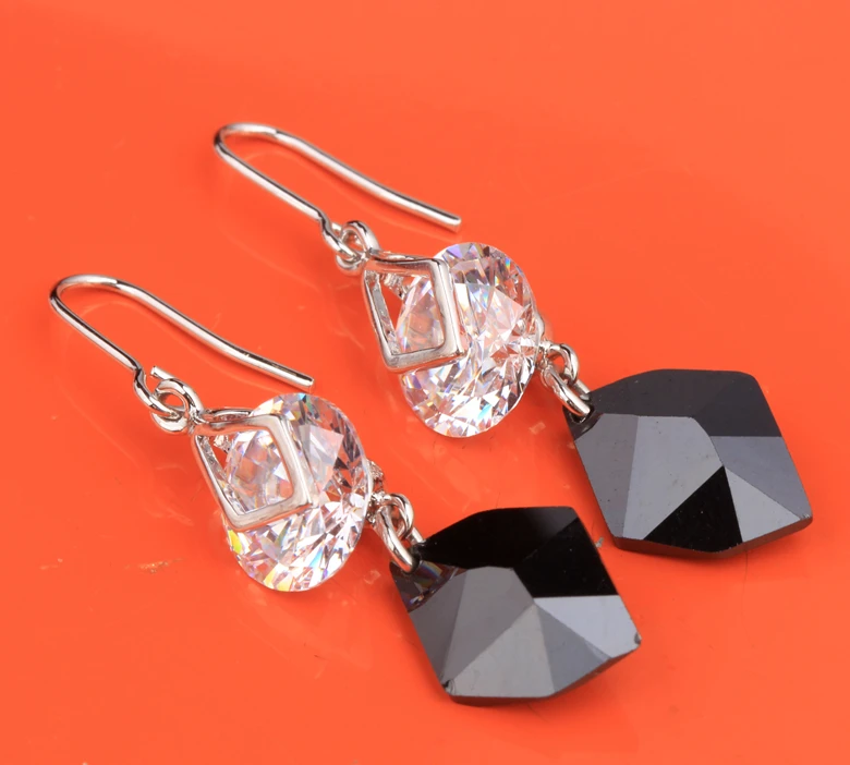 Серьги подвески серебряные с черным и белым ониксом S5148|dangling earrings for women|dangle drop