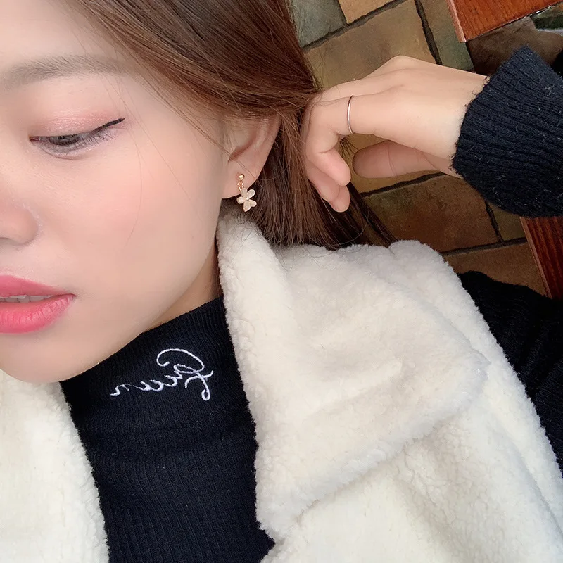 Темперамент Цветок из опала женские серьги Модные дикие кривые с кисточками |