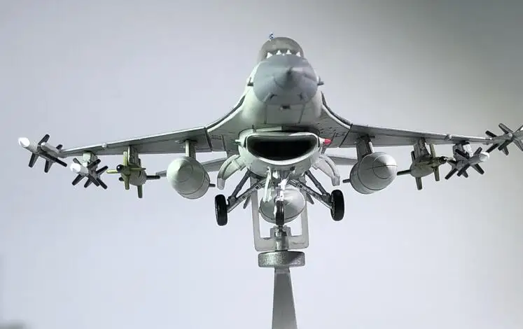 Редкие Специальное предложение 1: 72 F-16D блок 52 модель истребителя Сингапур ВВС сплав Коллекционная модель