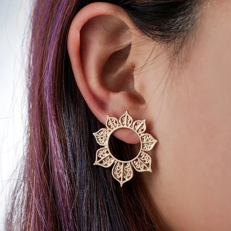 

Hongye Fashion Bohemian Vintage Earrings Sunflower Jewelry Cute Black Plant Round Lovely Stud Earring Best Gift for Women Girls