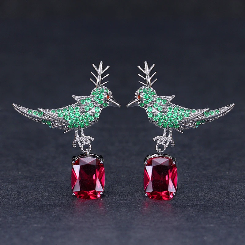 Женские винтажные вечерние серьги ThreeGraces Vivid Bird, 925 пробы, серебро, зеленый, кубический циркон, микро проложенный большой красный кристалл, висячие серьги ER163