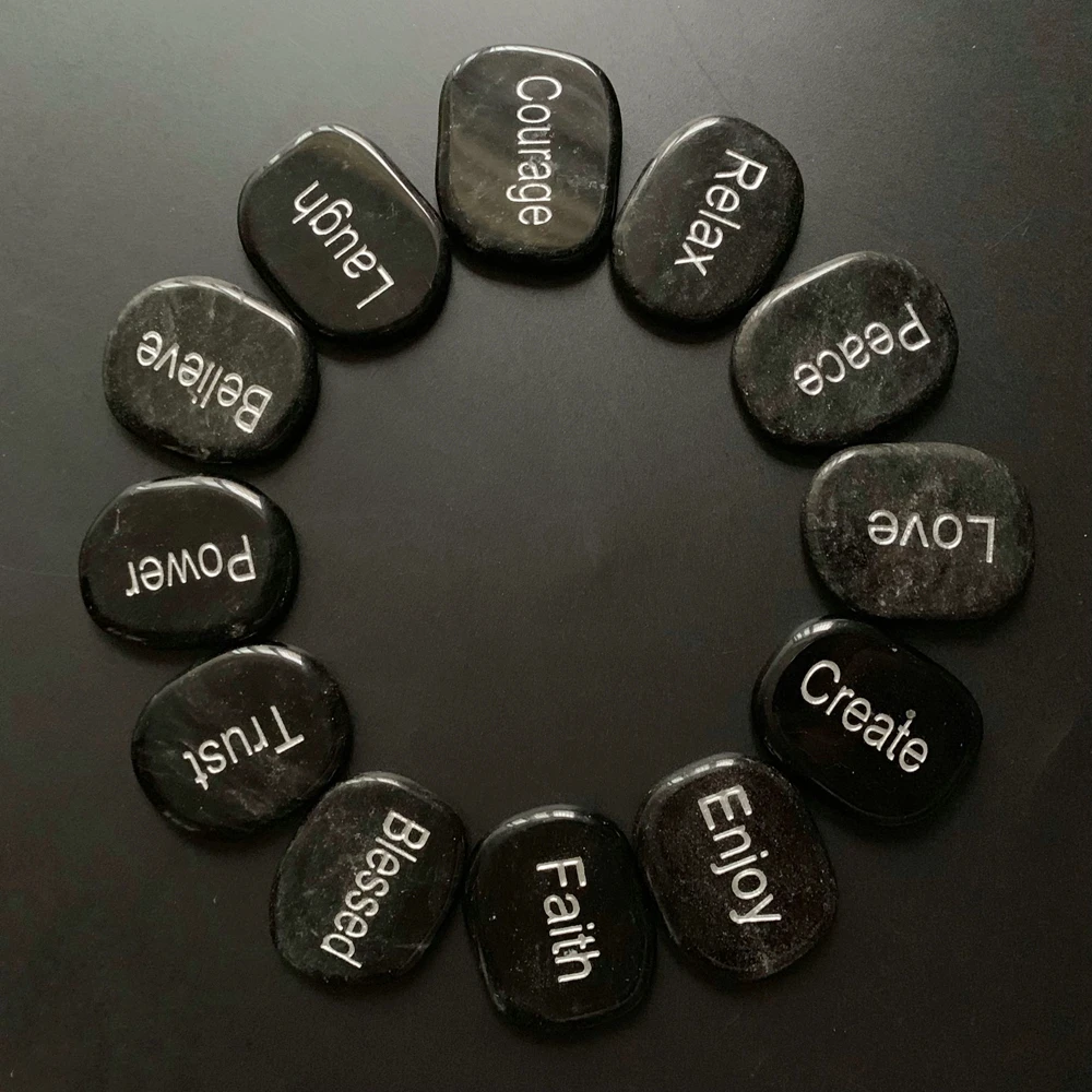 Природные камни в форме ладони кристаллы полированный вдохновение слова цитаты буквы вдохновляющее