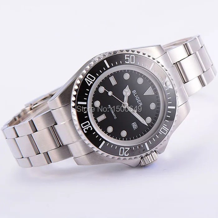 Мужские часы большого размера с синим светящимся циферблатом и керамической